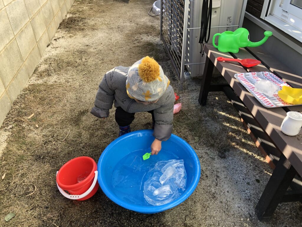 氷を作ってみよう！
おゆにいれてみる