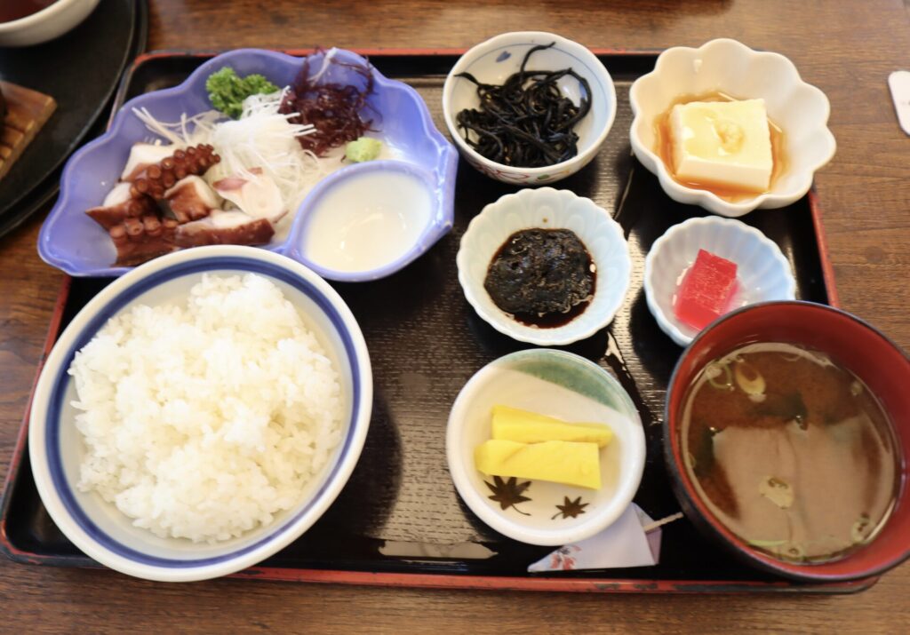 日間賀島　タコ物定食