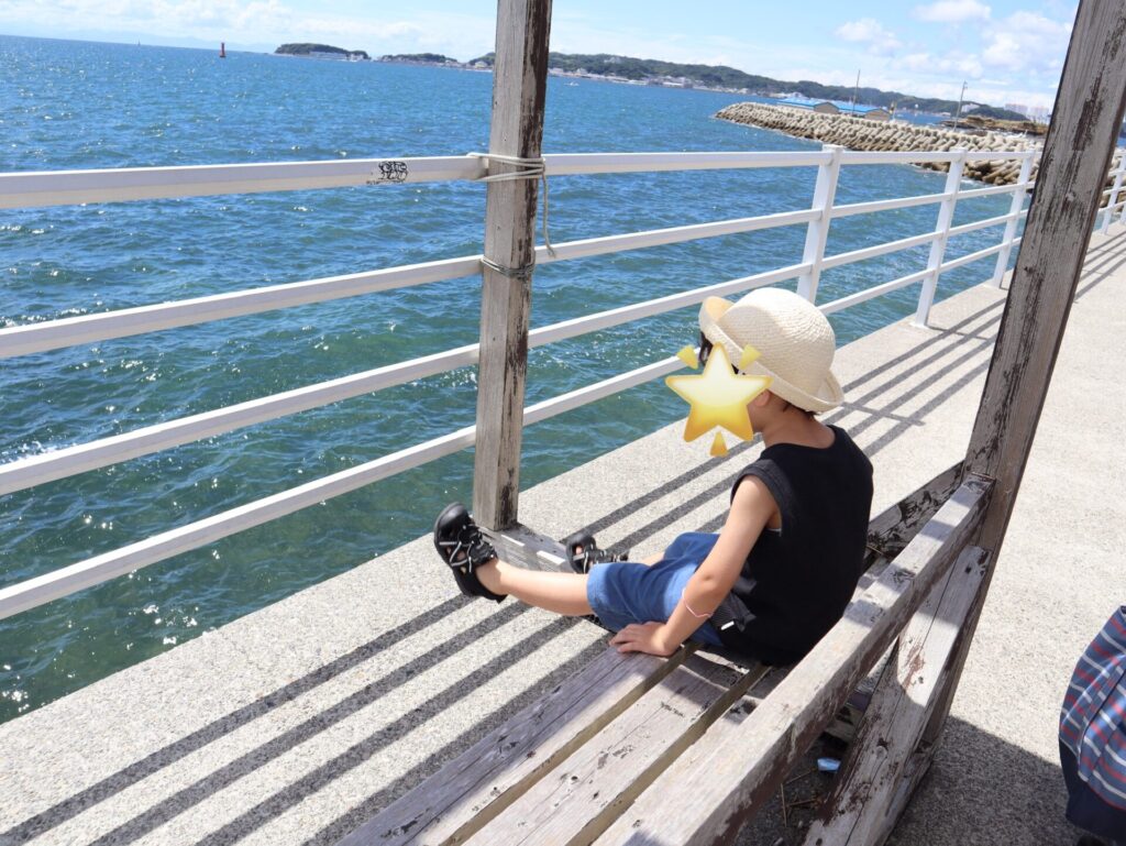 日間賀島　海沿いベンチ