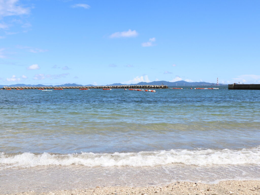 日間賀島の浜辺