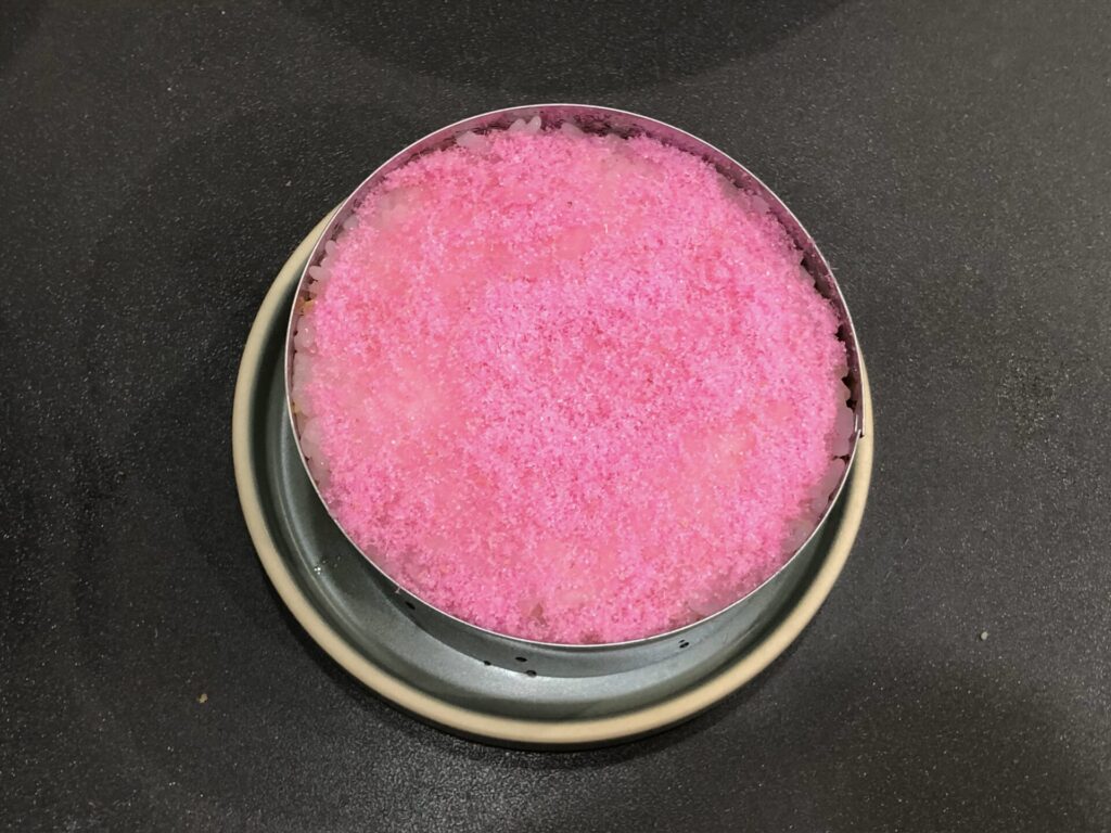 おすしケーキ　桜でんぶ