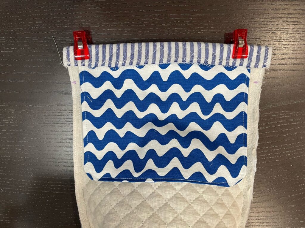 蓋を挟んで縫う