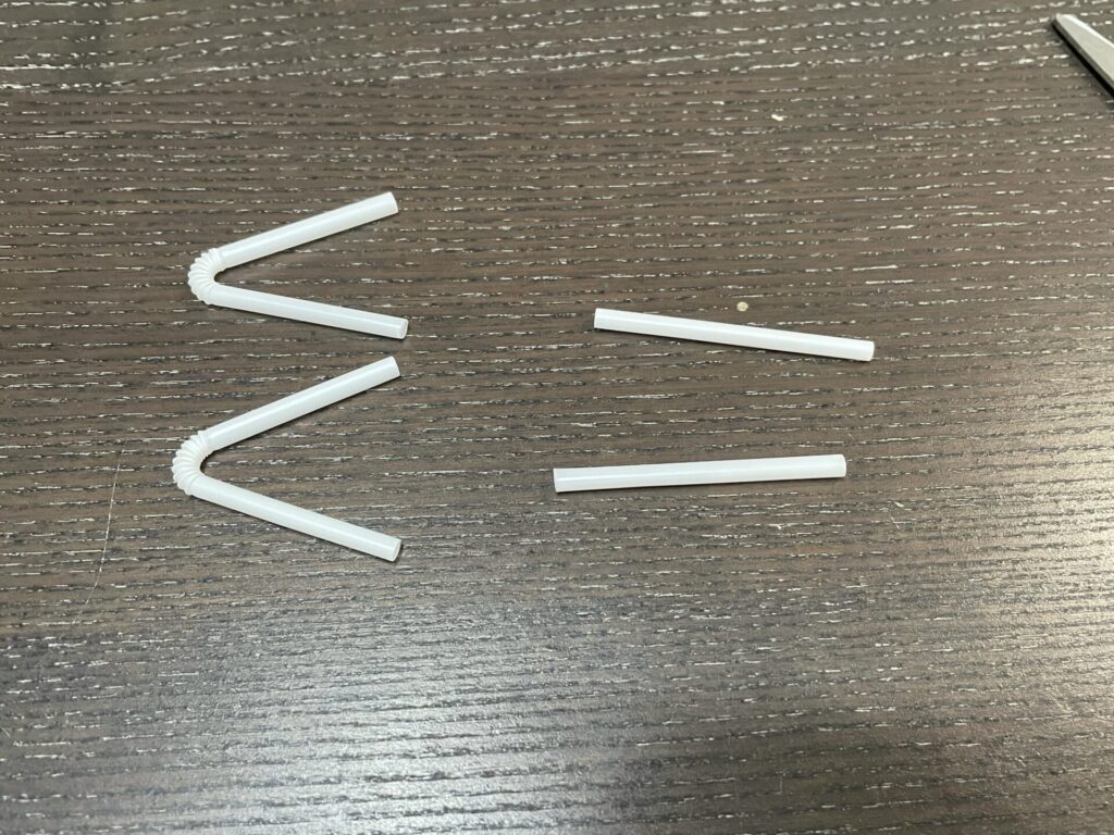 ストローをカット