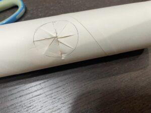 キッチンペーパー芯に穴