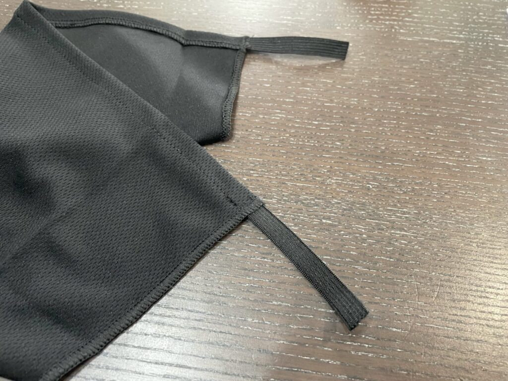 ゴムをカット