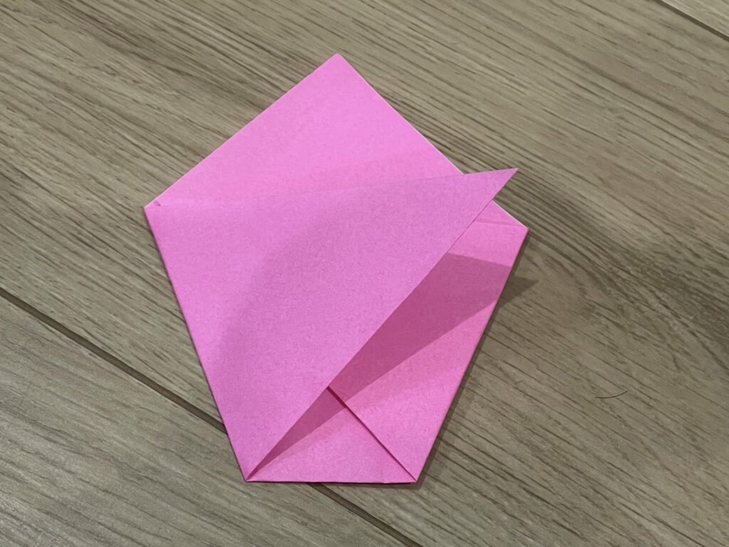 折り紙の端を折る