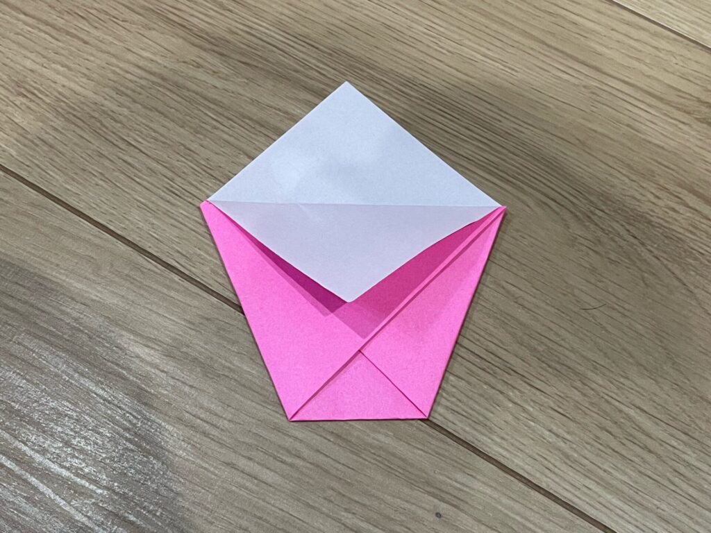 折り紙コップがヘビに大変身