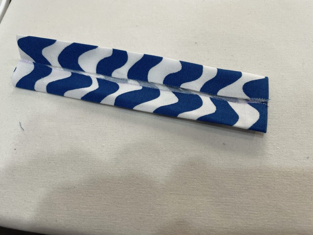 ループの布を折る