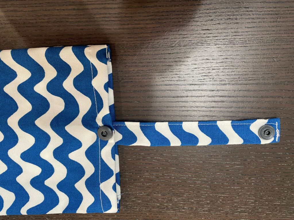スナップボタン