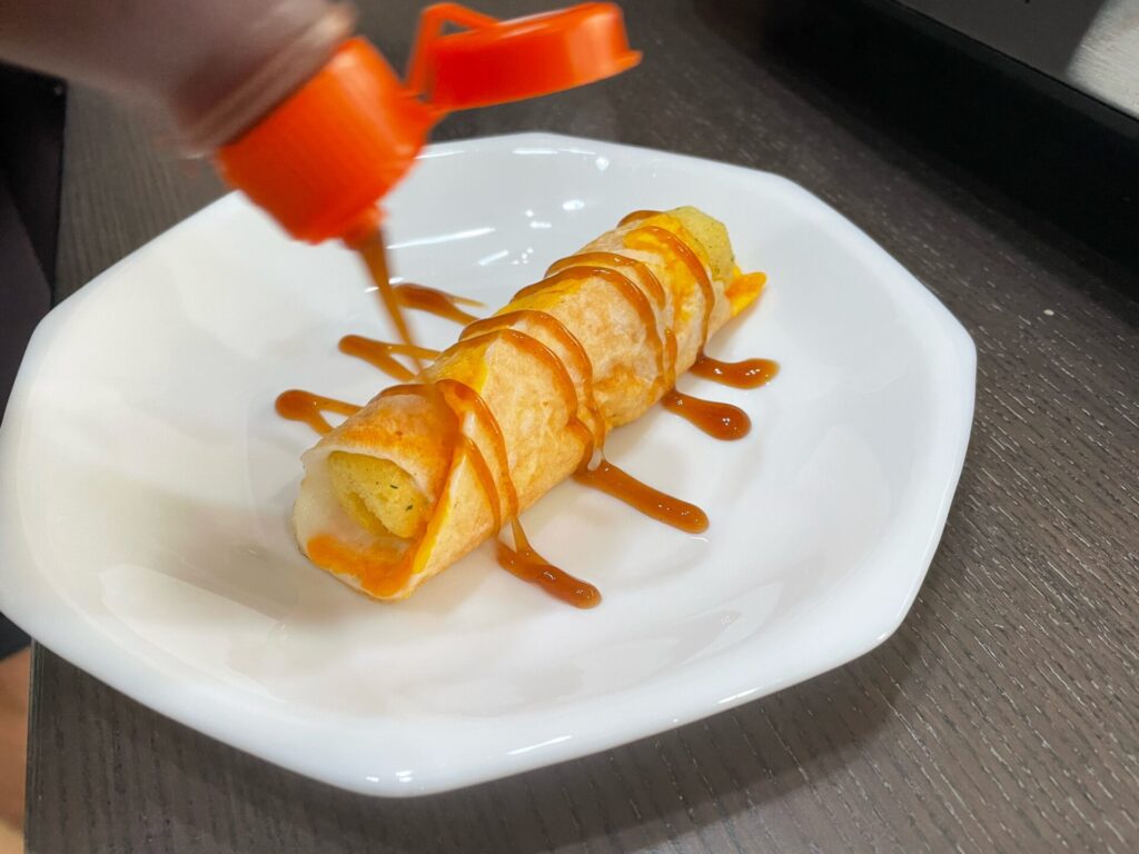 ソースをかける