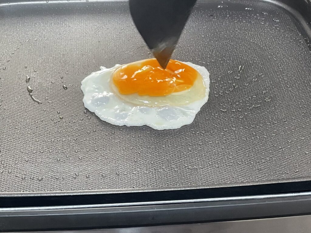 卵を焼く