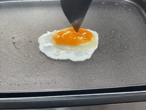 卵を焼く