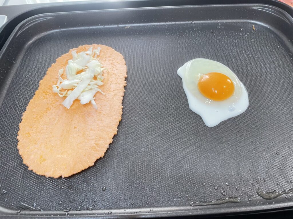 キャベツをのせる