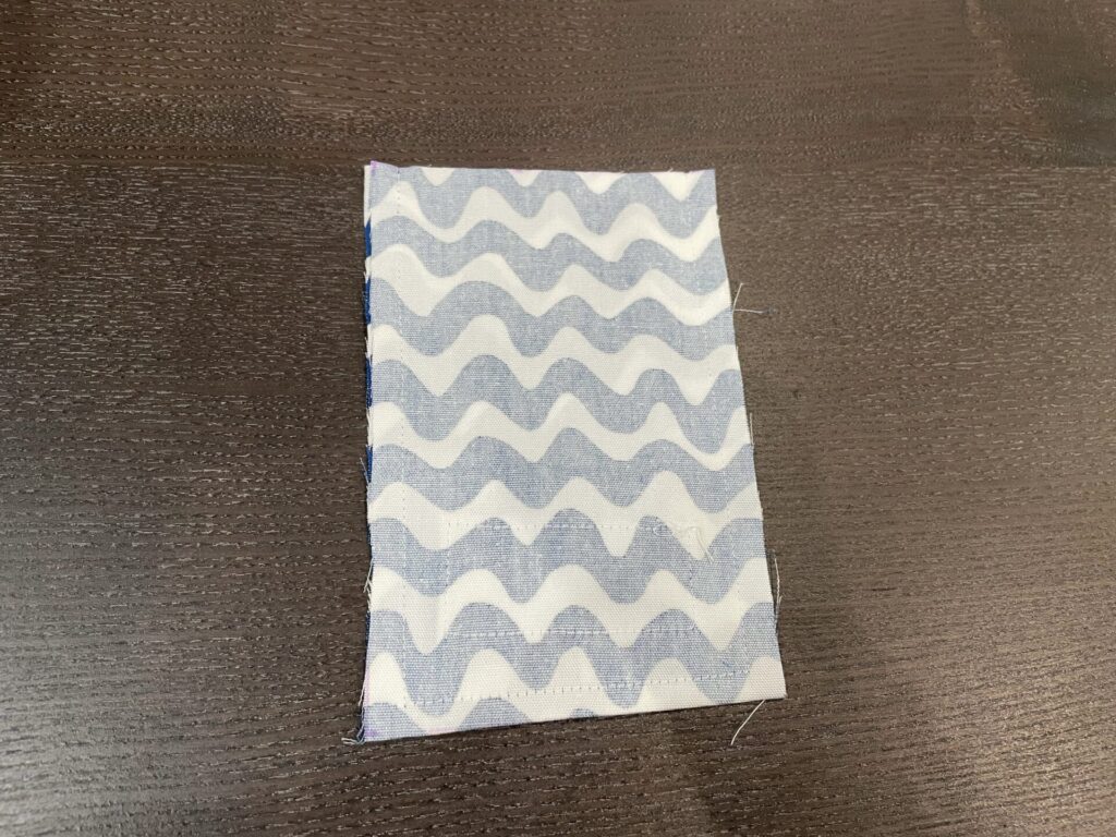 半分に折って縫う