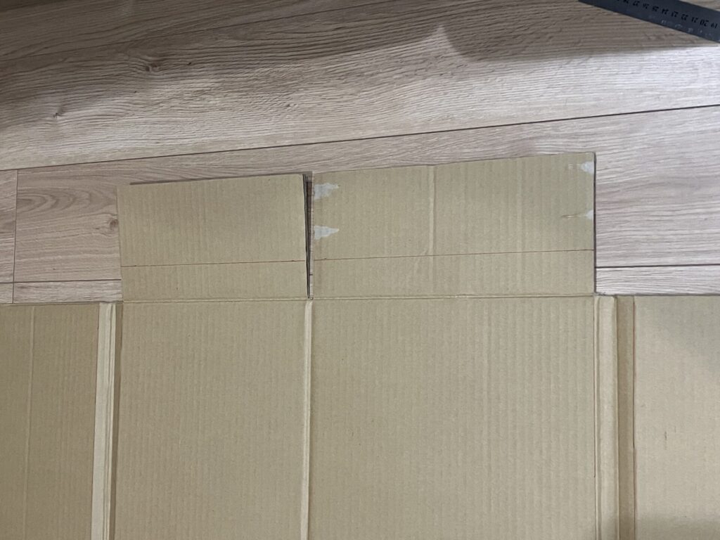 段ボールを切る