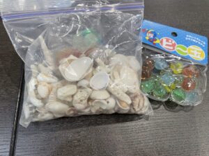 貝殻やビー玉