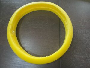 プールスティックで作る手作りラケット＆風船ボール　丸める