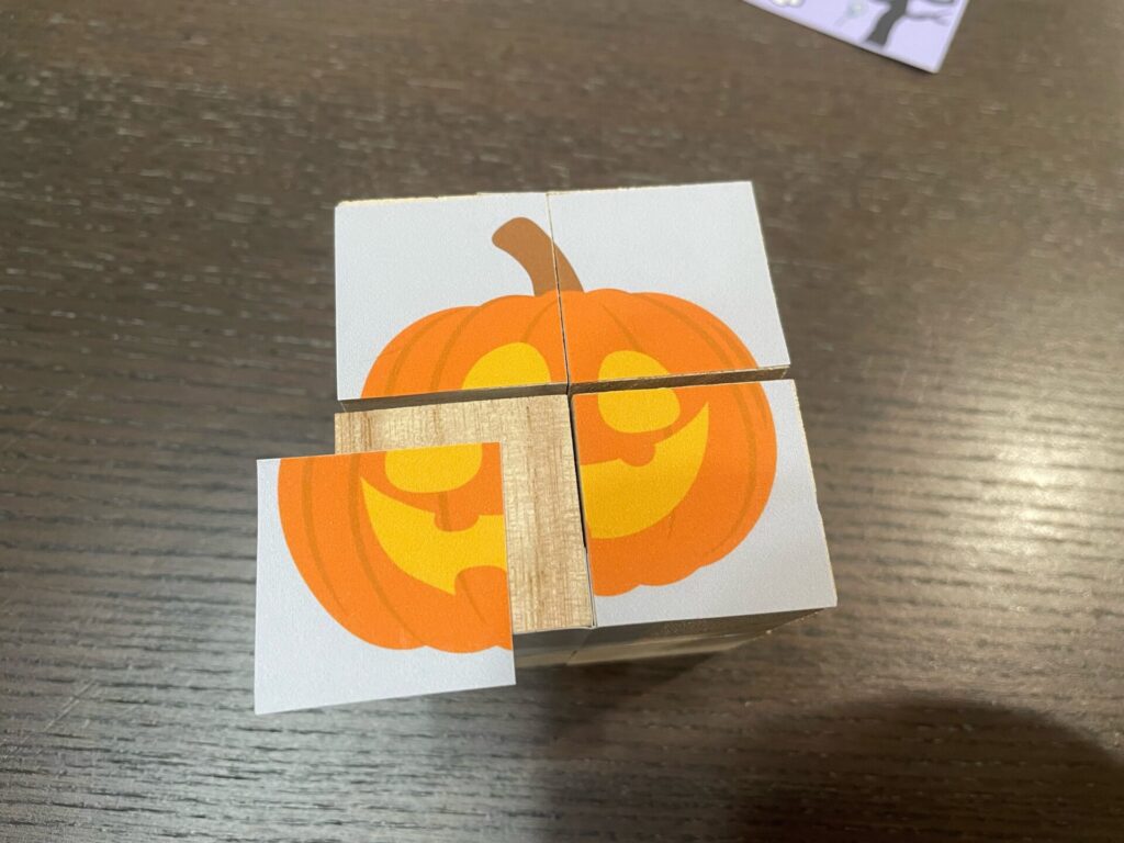絵柄を貼っていく