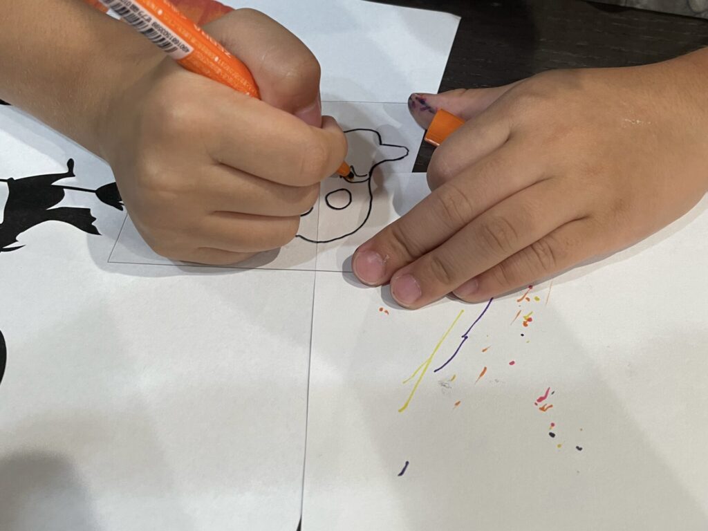 プラバンに絵を描く