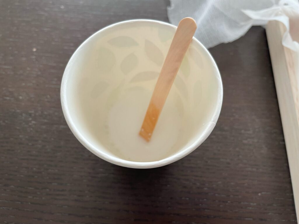 ボンドと水を混ぜる