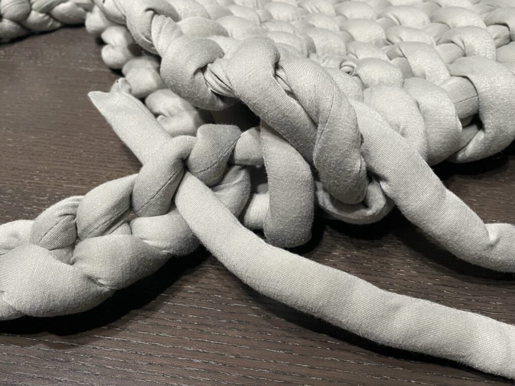 糸端を入れ込む