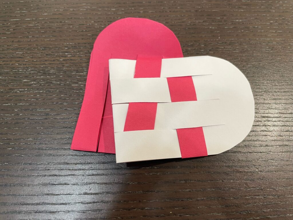 編むクリスマス飾り