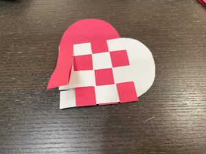 編むクリスマス飾り