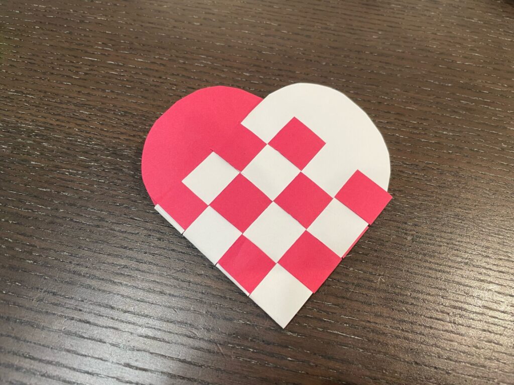 編むクリスマス飾り