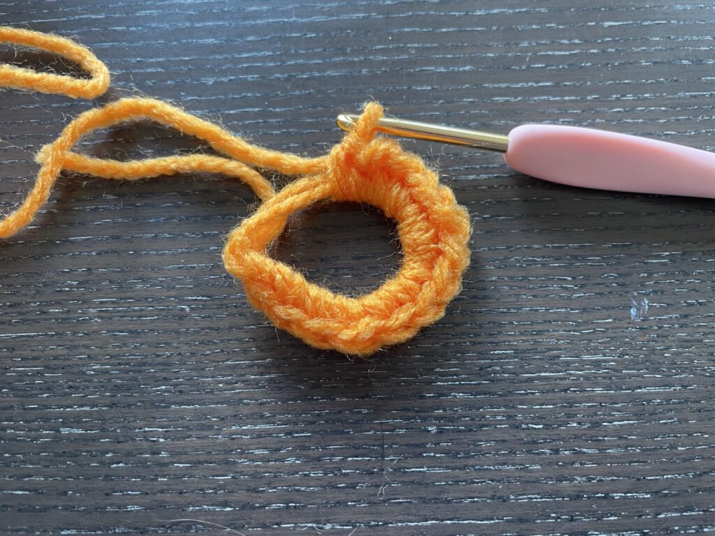 わに細編みを編み入れる