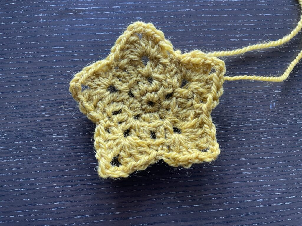 引き抜き編みで完成