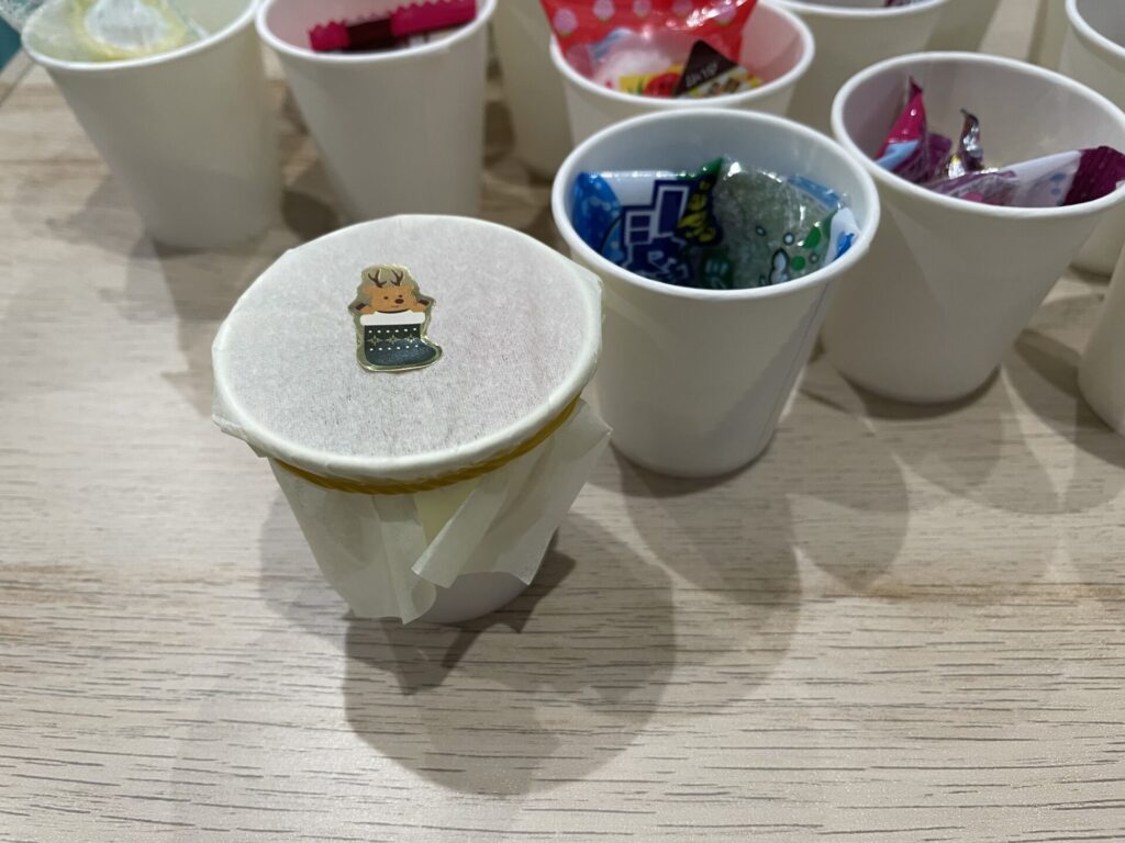 花紙をかぶせて輪ゴムでとめる