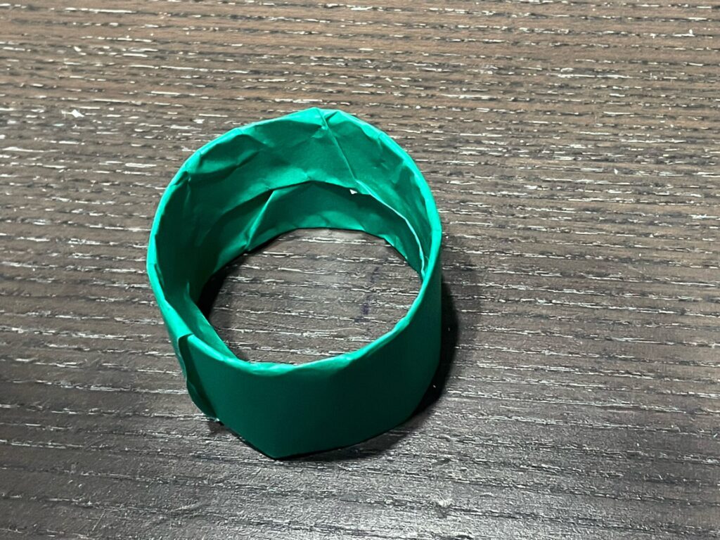 丸い形で貼ったキッチンペーパー芯