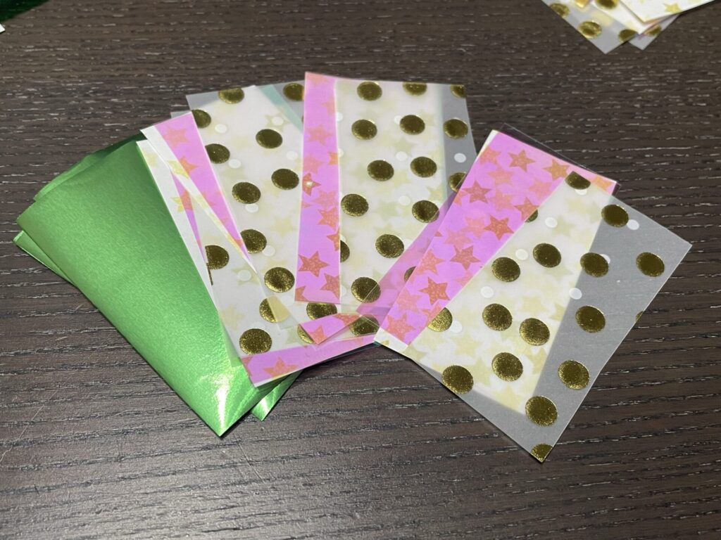 色紙をカットする