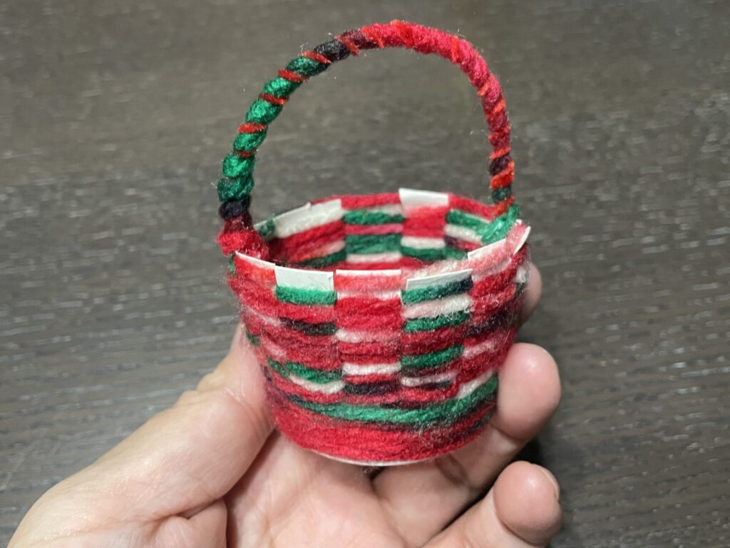 毛糸のミニバスケット