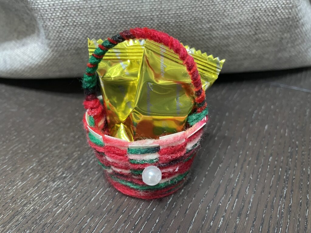 お菓子を入れる