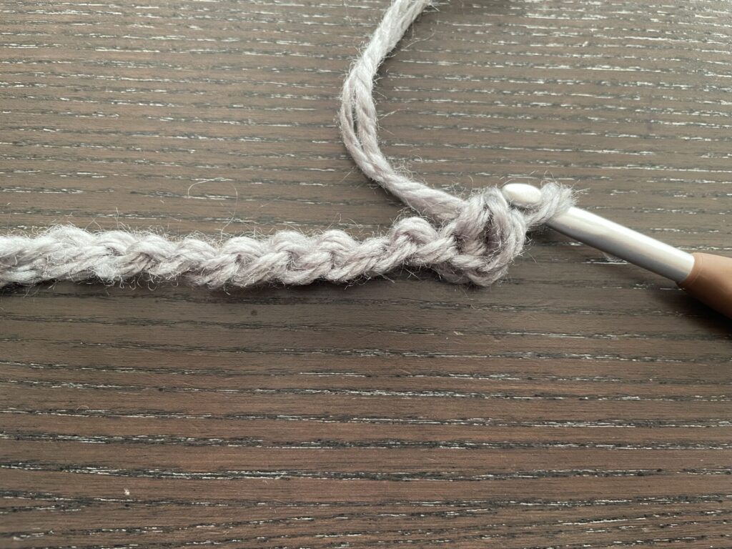 鎖編みの裏山を拾う