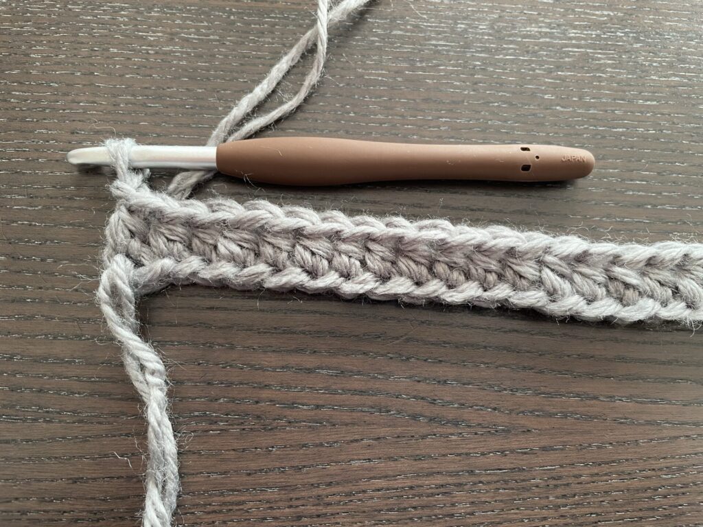 中長編みを1段編む