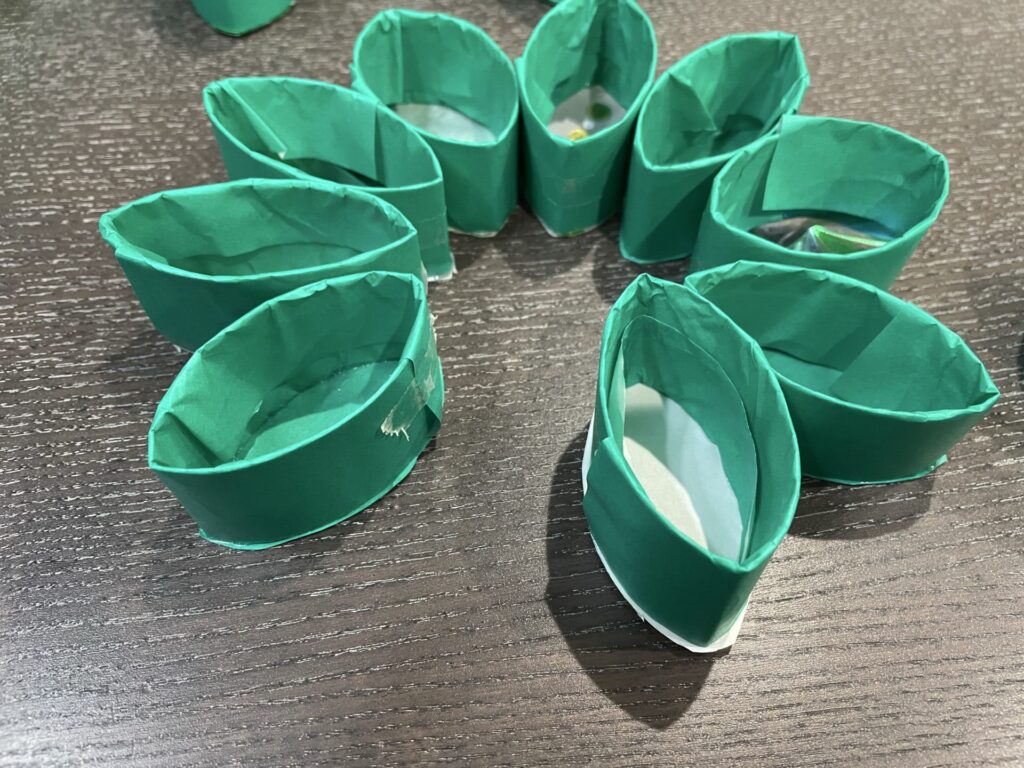 葉っぱを並べる