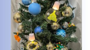 ツリーに飾ったところ