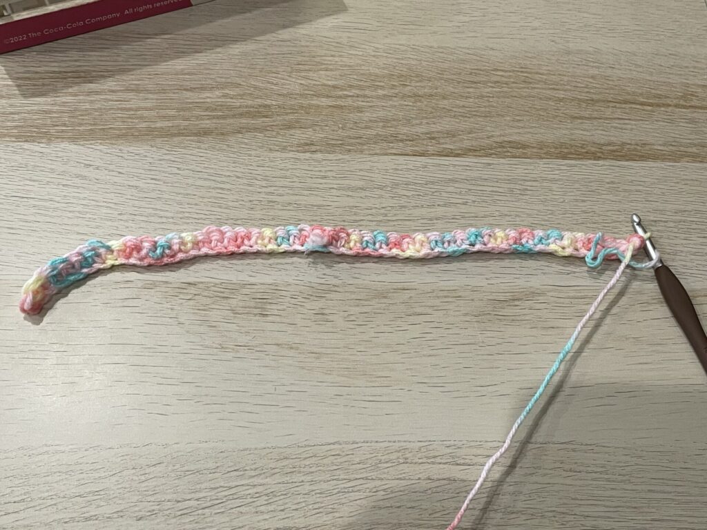 細編みを１段編んだところ