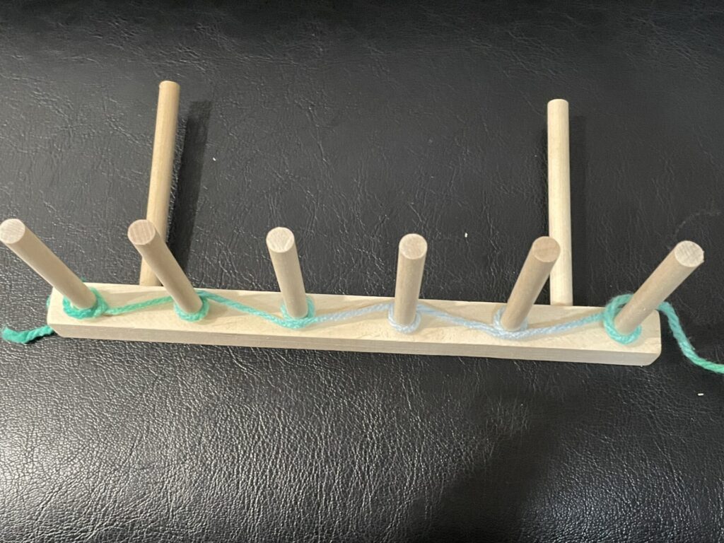 交互に毛糸を巻いていく