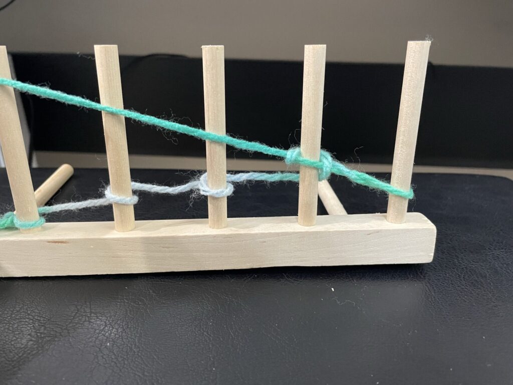 糸を手前に張る