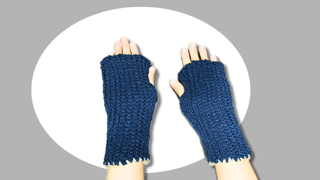 引き抜き編みのハンドウォーマー