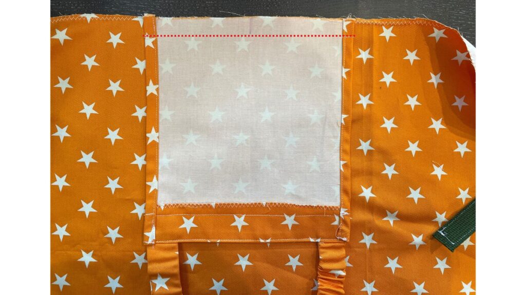 上下のパーツを縫い合わせる