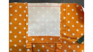 上下のパーツを縫い合わせる