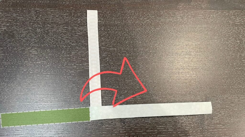 反対側も折り上げる