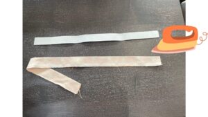 首紐　中表でアイロン