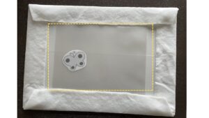 クリアファイルを貼る