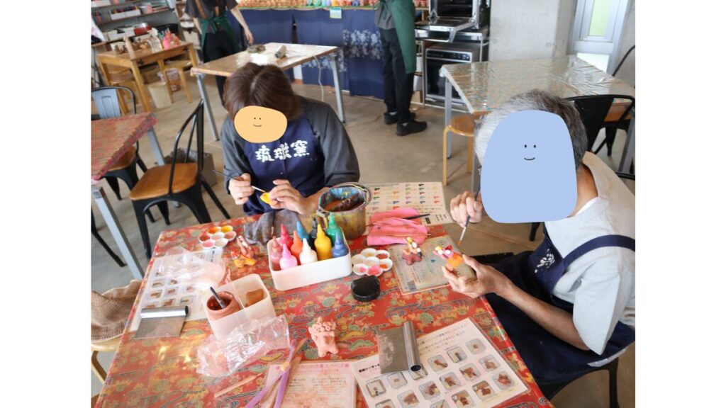 シーサー絵付け