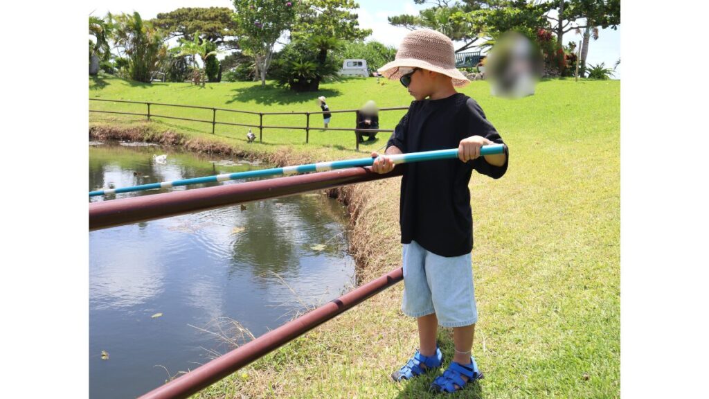 釣りをする長男